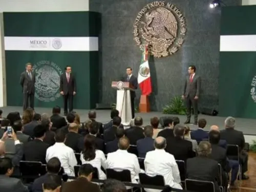 Oficial: Se va Arriola del IMSS, lo releva Tuffic Miguel Ortega