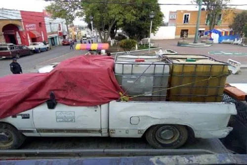 Aseguran 2 mil litros de combustible robado en Tlahuapan