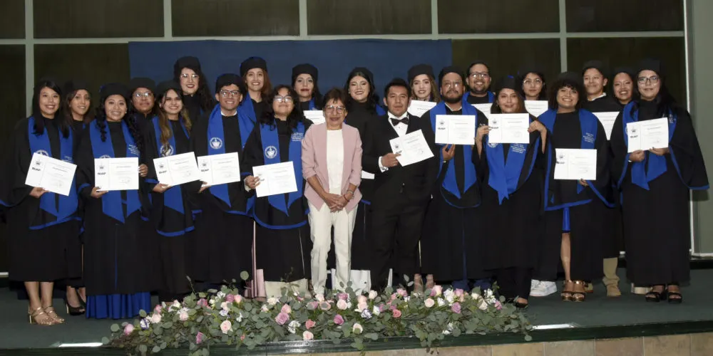 BUAP celebra la graduación de egresados de maestría en microbiología y licenciatura en biotecnología
