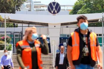 Volkswagen de México pide a trabajadores recapacitar propuesta salarial del 11%
