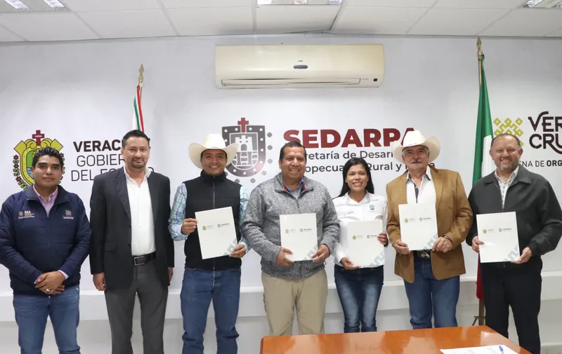 Convenio en favor de la industria apícola