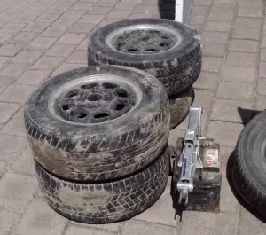 Aprehenden a sujetos dedicados al robo de autopartes