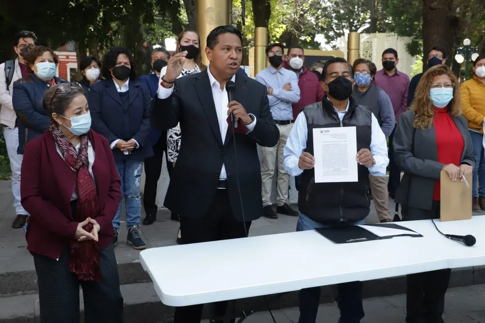 Promueven amparo los 107 basificados de última hora por Claudia Rivera