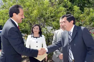 Alfonso Esparza da valor a sus compromisos
