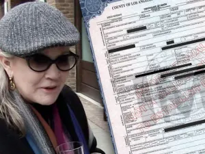 Salen certificados de defunción de Carrie Fisher y de su mamá