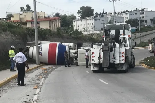 Se registra volcadura en bulevar Carmelitas