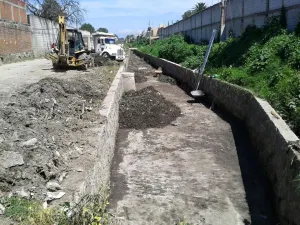 Avanza en Cuautlancingo limpieza de canales de agua