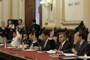 Cabildo avala licencias de regidores y síndico; renuncia contralora