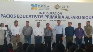 En Oriental, Moreno Valle entrega apoyos educativos