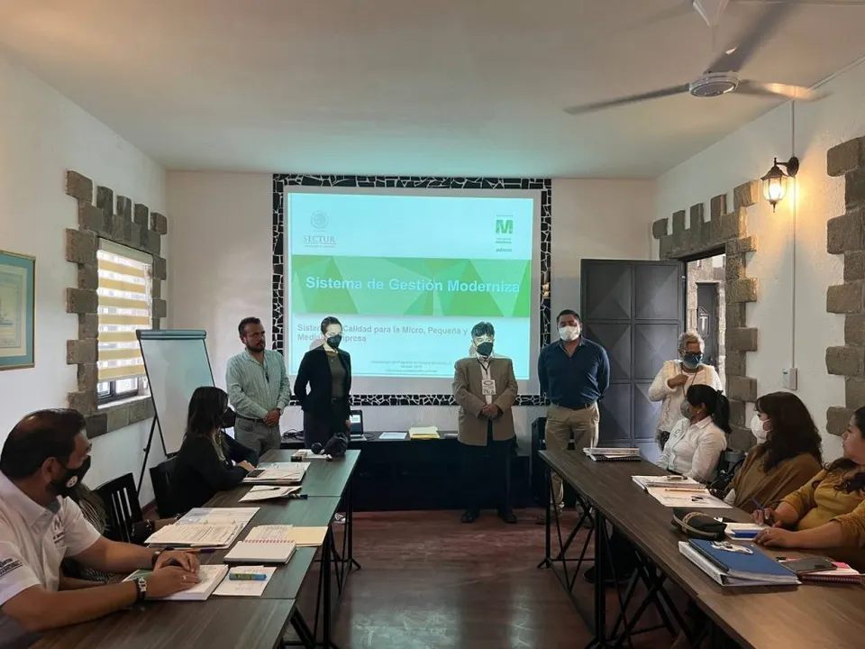 Gobierno de Ariadna Ayala impulsa a prestadores de servicios para la obtención del Distintivo M