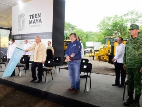 López Obrador da banderazo de inicio a obras del Tren Maya