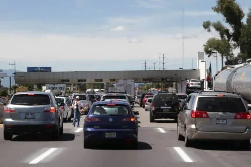Cierran caseta de Amozoc; sólo con cooperación pasan automovilistas