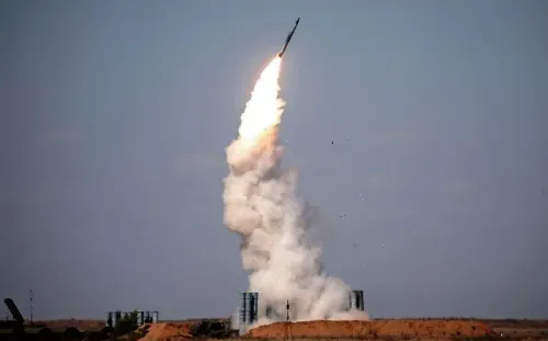 Impactan cinco misiles en una base militar de EU en Iraq