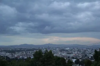 Toma precauciones, este domingo se prevé un cielo parcialmente nublado
