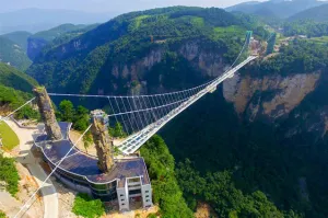 El puente de cristal más alto y largo del mundo