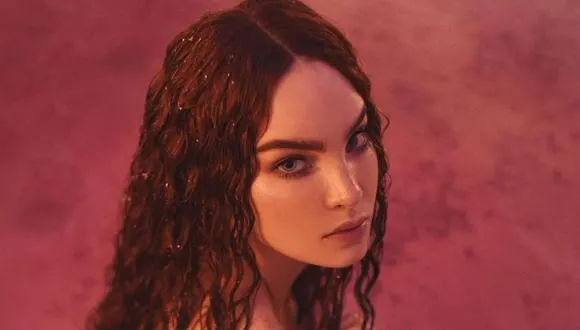 Belinda reaparece en el aeropuerto tras romper con Nodal