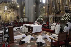 Arquidiócesis ordena diáconos y sacerdotes