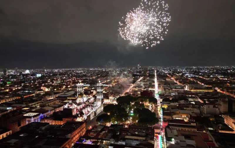 ayuntamiento-puebla-encendido-luces-fiestas-patrias