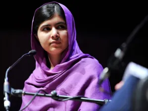 ‘Me rompe el corazón’: Malala critica a Trump por ‘cerrar puerta’ a refugiados