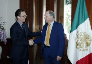 Sostienen reunión Luis Banck y vicepresidente de Volkswagen