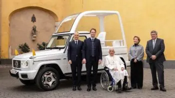 Papa Francisco obtiene el primer papamóvil 100 por ciento eléctrico