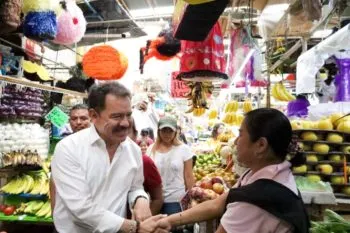 Locatarios del mercado Independencia demuestran su apoyo a Ignacio Mier