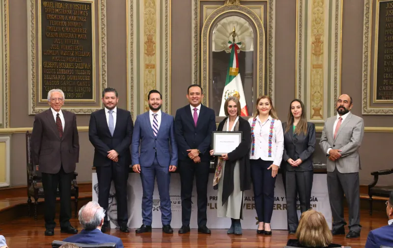 congreso-de-puebla-presea-luis-rivera-terrazas