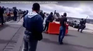 Bloquean la autopista Puebla -Acatzingo habitantes de La Magdalena
