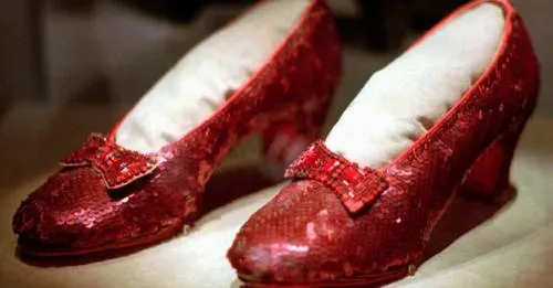 Zapatillas robadas del “Mago de Oz” hace 13 años son recuperadas