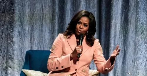 Michelle Obama critica a Trump por tratar al proceso de transición como “un juego”