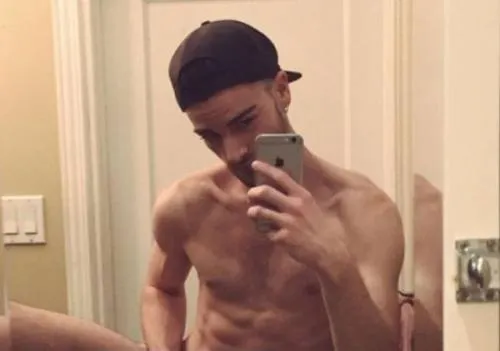 Filtran supuestas fotos de Maluma desnudo