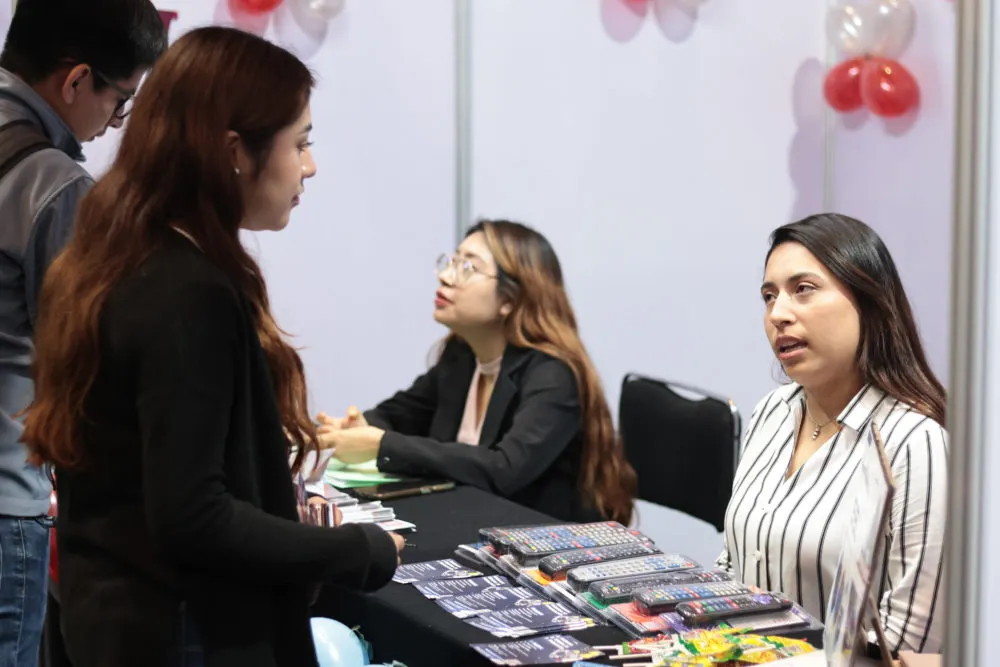 Más de 100 empresas participan en la Feria del Empleo de la Juventud en Puebla