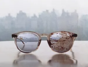 Yoko Ono compartió imagen de gafas manchadas de sangre de Lennon