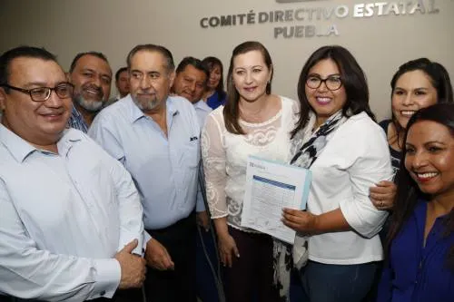 Genoveva Huerta se registró para competir por la dirigencia estatal del PAN