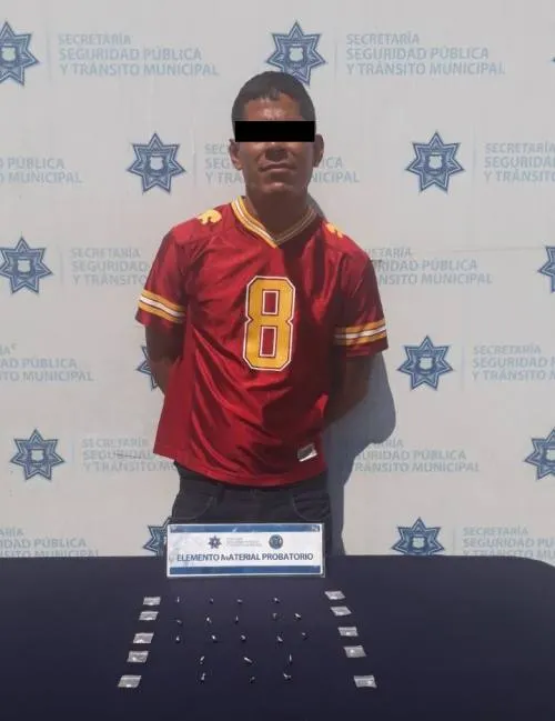 Arrestan elementos de la SSPTM a probable narcomenudista en San Bartolo