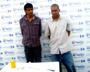 SSPTM aseguran a dos sujetos por presunta portación de instrumento prohibido robo a transporte públi