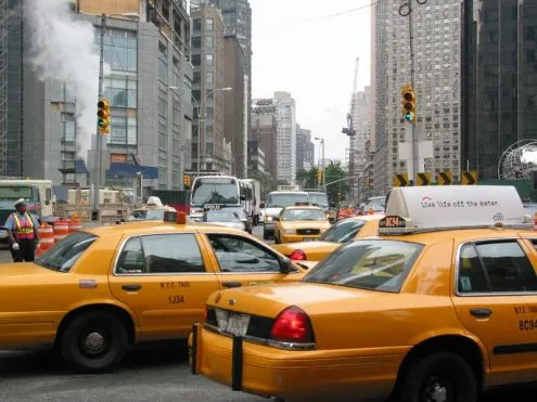 Autos hechos en México serán taxis oficiales en NY