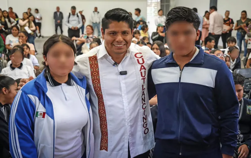 Cuautlancingo reconoce a 63 estudiantes con promedio de 10 y entrega Becas San Juan