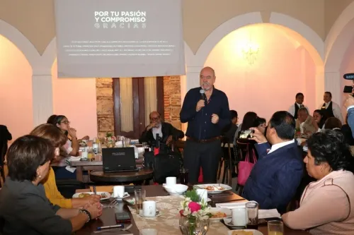 En beneficio 18 de escuelas poblanas trabajan Armando Prida Huerta y ExE