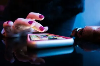 ¿Cuánto tiempo pasan los mexicanos frente a una pantalla? El celular ya domina la vida digital