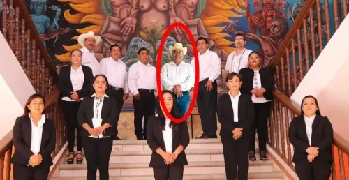 Edil prófugo reaparece en fotomontaje con cabildo de Ajalpan