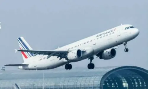 Vuelo París-Vancouver de Air France es desviado por olor a quemado