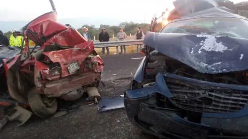 Choque por alcance deja 2 muertos y 4 heridos en la carretera Cuacnopalan-Oaxaca