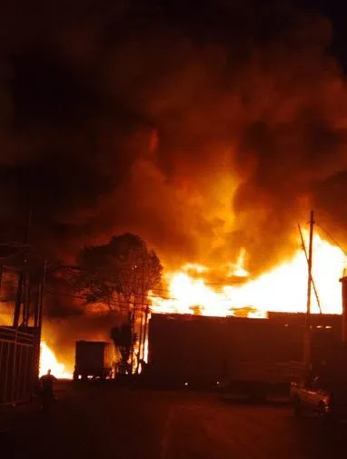 Incendio en la Central de Abastos