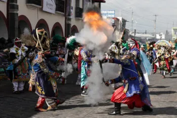 Dos menores de edad lesionados en el cierre de Carnaval en Huejotzingo, uno perdió dos dedos