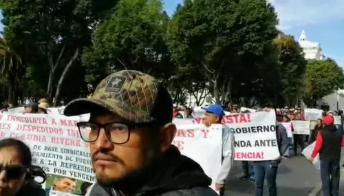 Marchan en Puebla para exigir revocación de mandato de Claudia Rivera