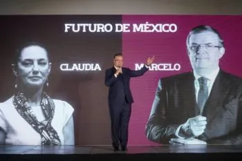 Marcelo Ebrard acusa a Claudia Sheinbaum de acarreo monumental; pide a Morena tomar medidas