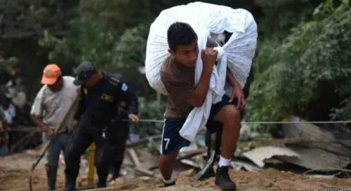 Mueren 11 personas por deslave en Guatemala