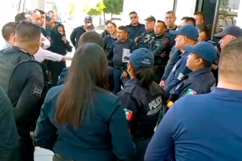 Policias Ajalpan Paro Laboral