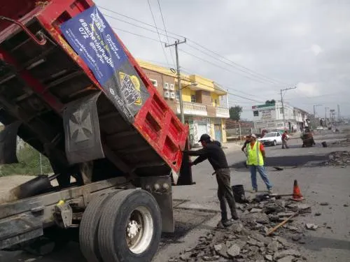 En colonias y juntas auxiliares, atienden los reportes ciudadanos las cuadrillas de Bachetón
